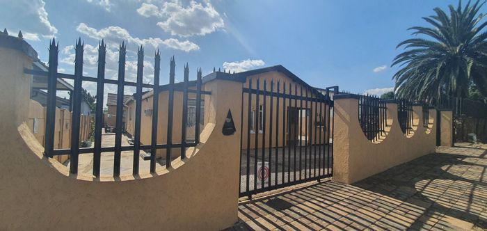Property #ENT0249401, House for sale in Sophiatown