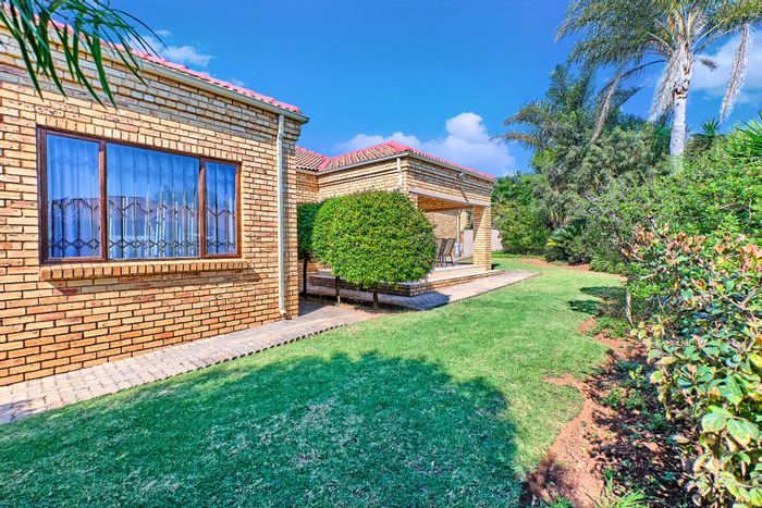 Property #ENT0249686, Townhouse sold in Ruimsig
