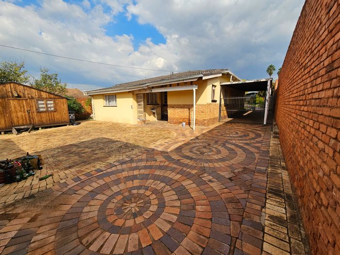 Property #ENT0249604, House for sale in Pretoria West