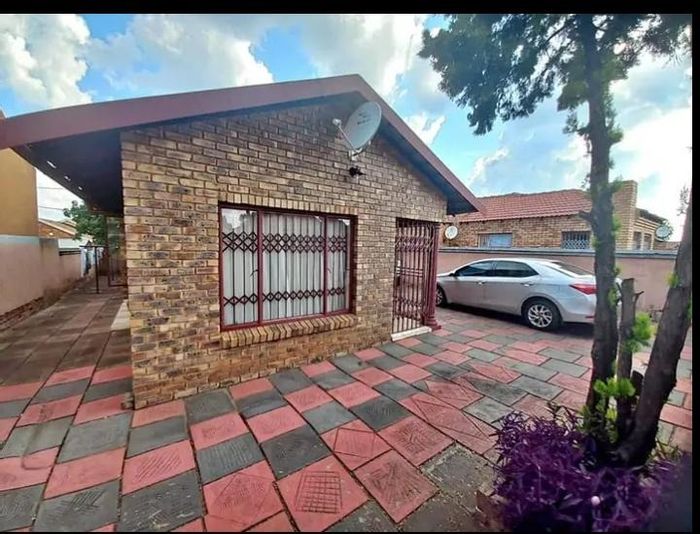 Property #ENT0249965, House for sale in Soshanguve