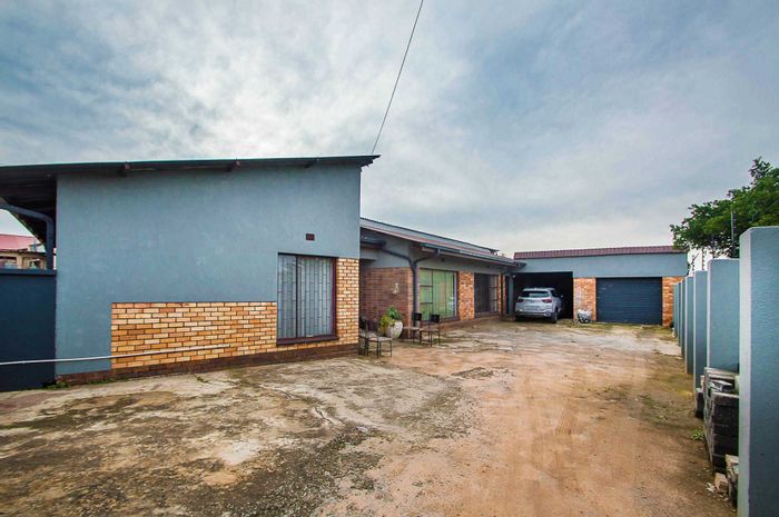 Property #ENT0250185, House for sale in Krugersdorp West