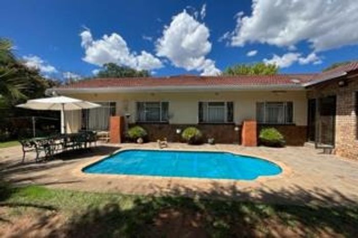 Property #ENT0250679, House for sale in Kuruman