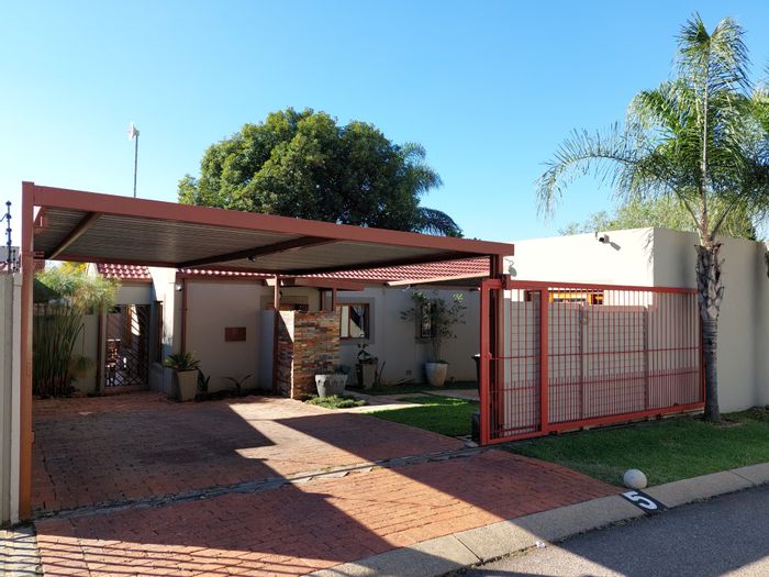 Property #ENT0250782, House for sale in Zwartkop