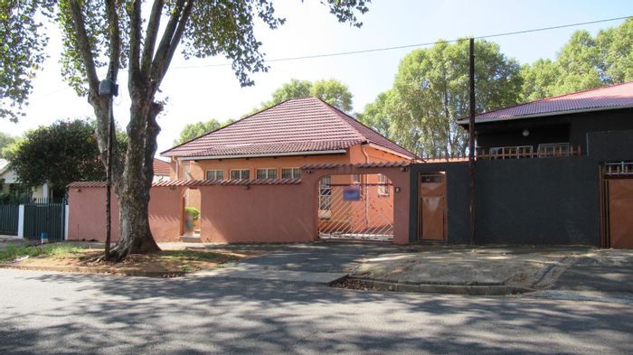 Property #ENT0251064, Cluster for sale in Bezuidenhout Valley