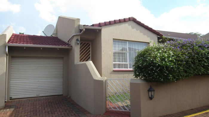 Property #ENT0251000, Townhouse for sale in Noordheuwel