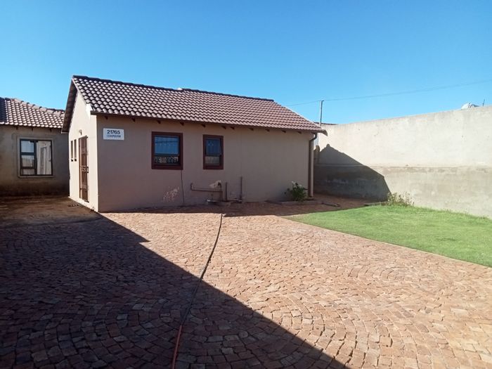 Property #ENT0251243, House for sale in Protea Glen