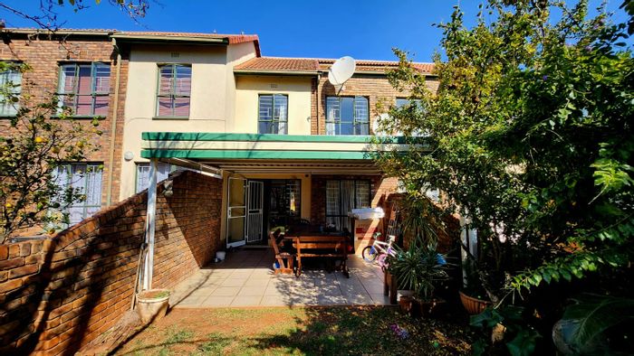 Property #ENT0251444, Townhouse pending sale in Hennopspark