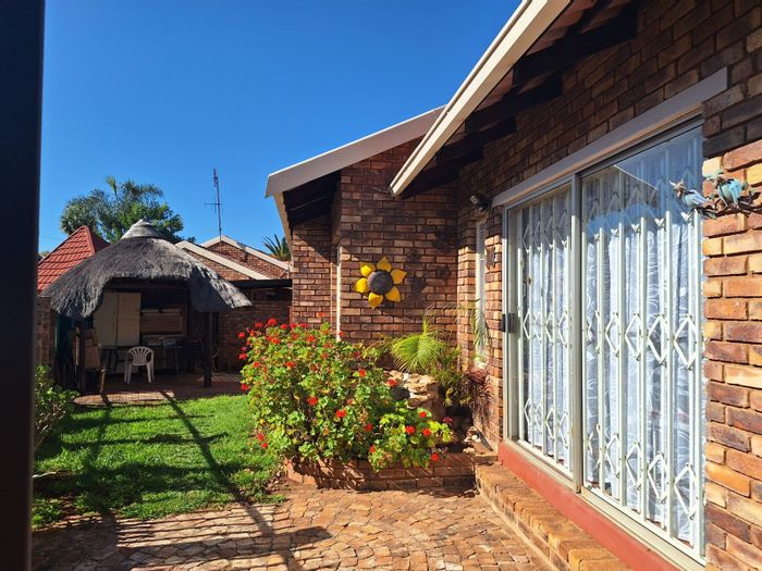 Property #ENT0251459, Townhouse for sale in Rooihuiskraal