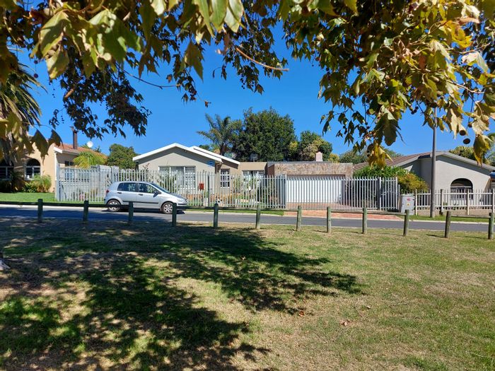 Property #ENT0251472, House for sale in Protea Heights