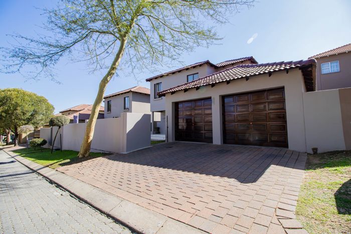 Property #ENT0251611, Townhouse for sale in Fourways