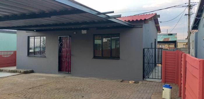 Property #ENT0251961, House for sale in Etwatwa
