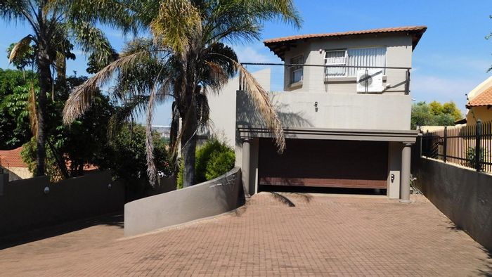 Property #ENT0252191, House for sale in Zwartkop