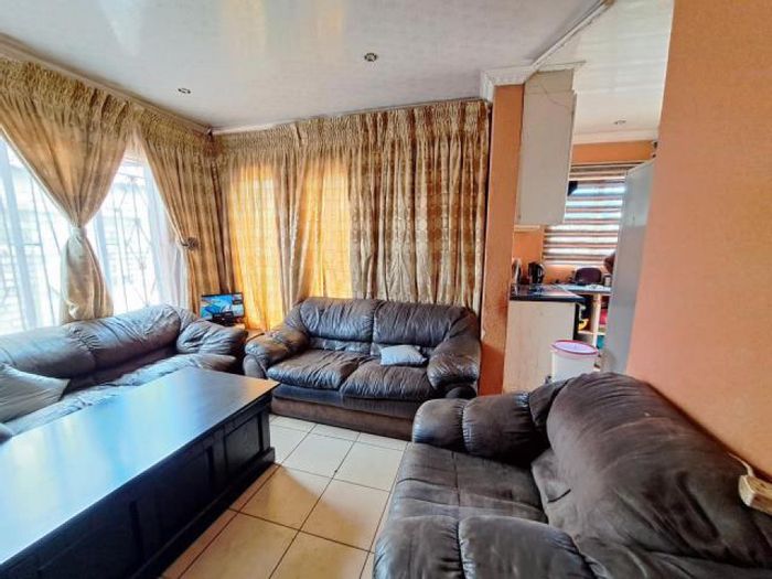Property #ENT0252271, House for sale in Soshanguve East