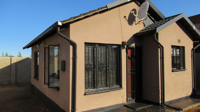 Property #ENT0252466, House for sale in Naturena
