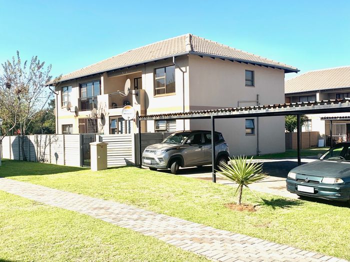 Parkrand Apartment for Sale: Secure Estate Living, 2 Bedrooms, Balcony, Braai Facilities.