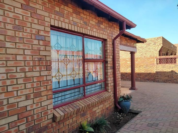 Property #ENT0253027, House for sale in Mahube Valley