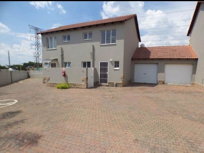 Property #ENT0253509, Townhouse for sale in Sunninghill