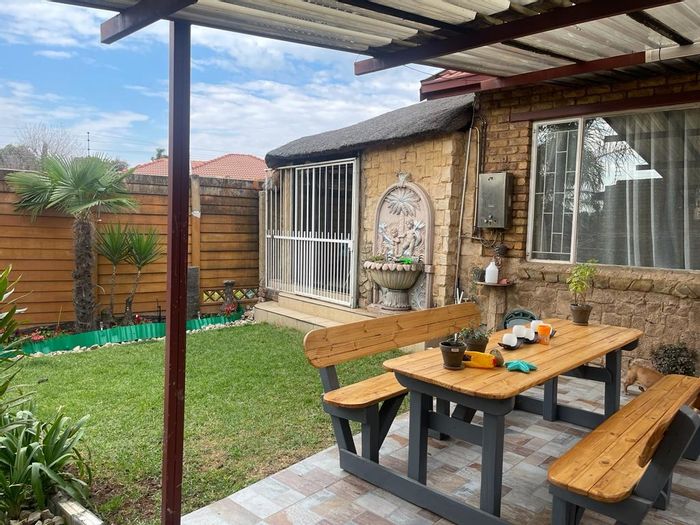 Property #ENT0253740, Townhouse for sale in Norkem Park