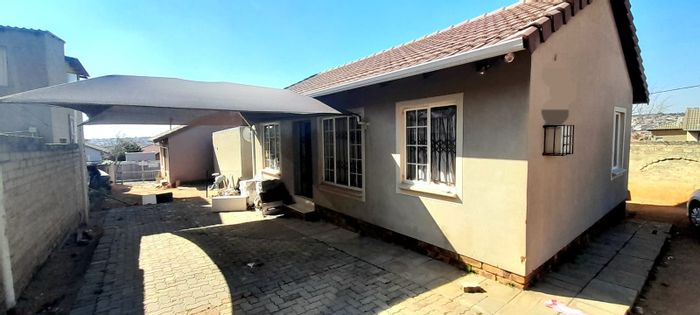 Property #ENT0253818, House for sale in Cosmo City