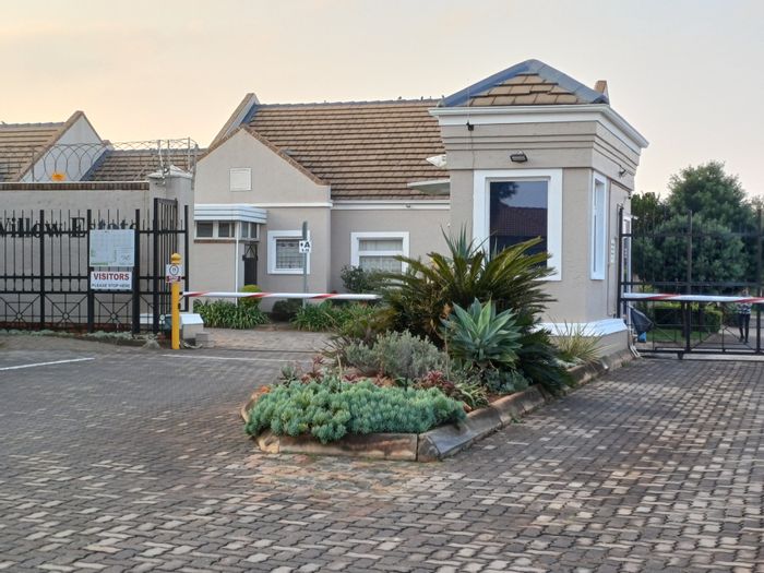 Property #ENT0254068, Townhouse pending sale in Willow Park Manor