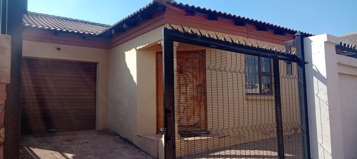 Property #ENT0254039, House pending sale in Mamelodi East