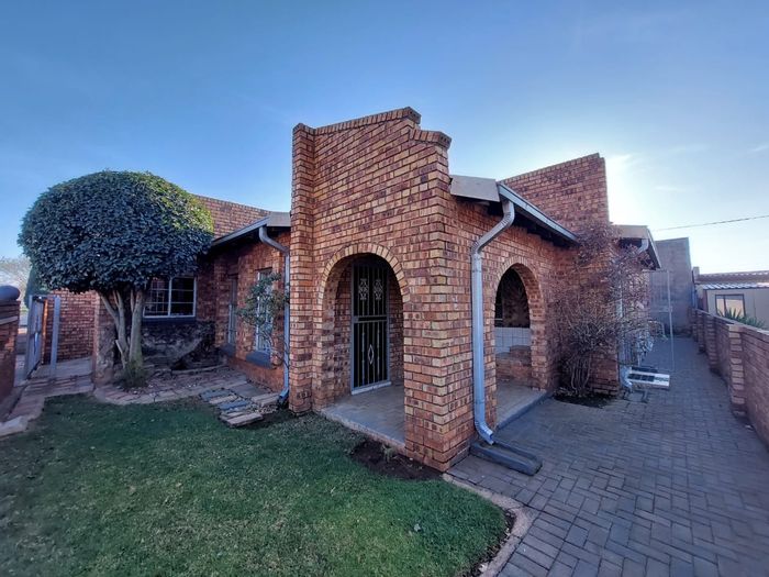 Property #ENT0254167, House for sale in Daveyton