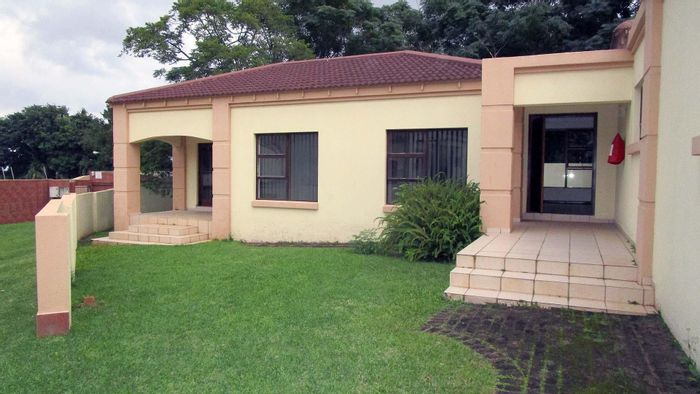 Property #ENT0254236, Townhouse for sale in Uvongo