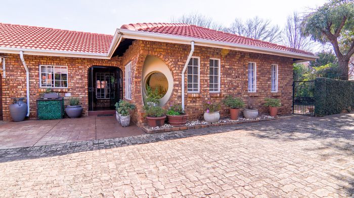 Property #ENT0254350, Duet for sale in Clubview