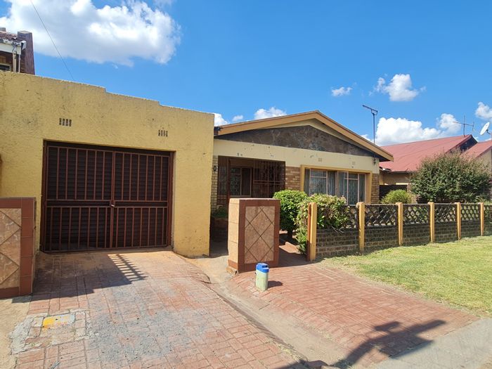 Property #ENT0254469, House for sale in Actonville