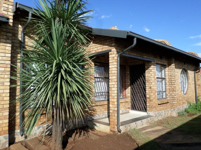 Property #ENT0254681, House for sale in Spruit View