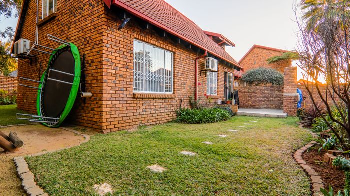 Property #ENT0254726, Townhouse for sale in Zwartkop