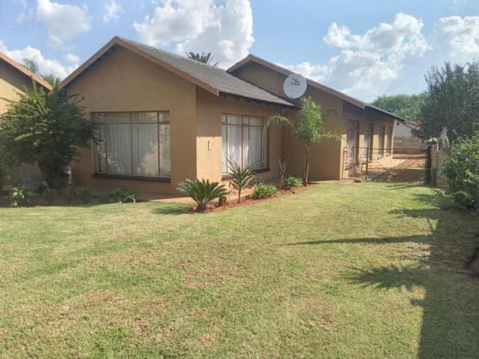 Property #ENT0254841, House for sale in Stilfontein