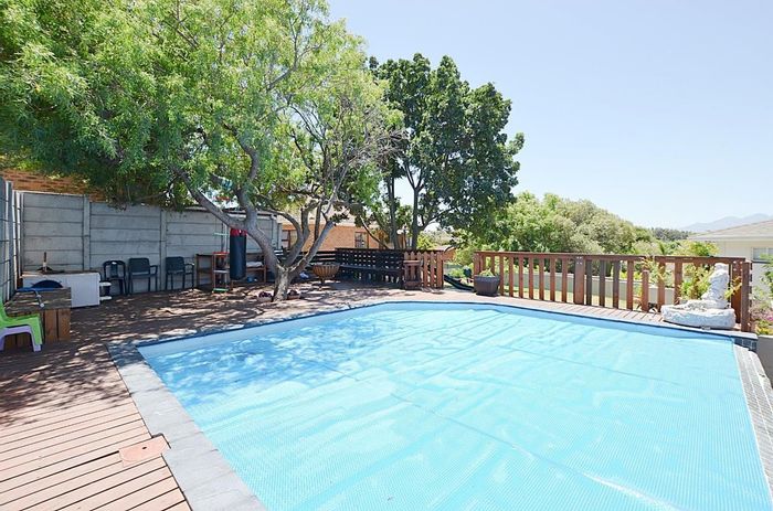 Property #ENT0254883, House for sale in Brackenfell South
