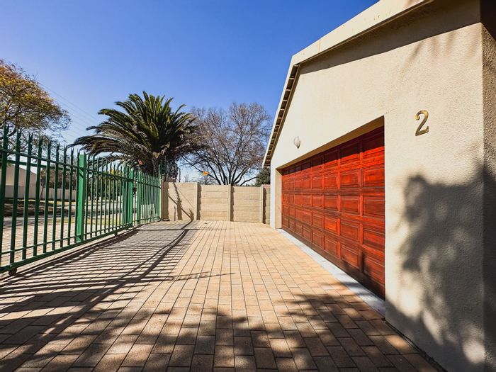 Property #ENT0255244, House for sale in Randpark Ridge