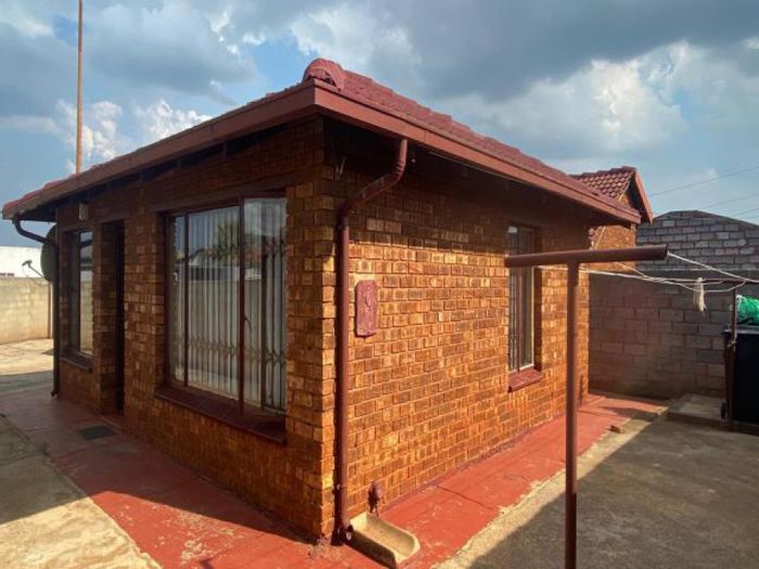 Property #ENT0255482, House for sale in Vosloorus