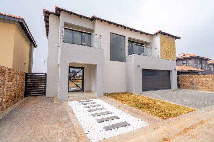 Property #ENT0255519, House for sale in Parkrand