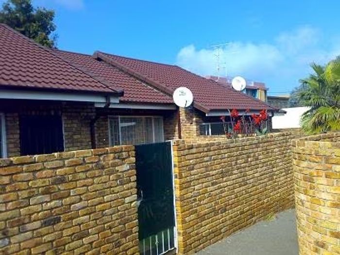 Property #ENT0255634, Townhouse for sale in Krugersdorp Central