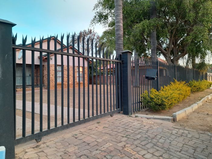 Property #ENT0255809, House for sale in Soshanguve Bb