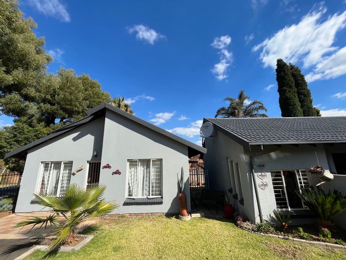 Property #ENT0255939, House for sale in Rooihuiskraal