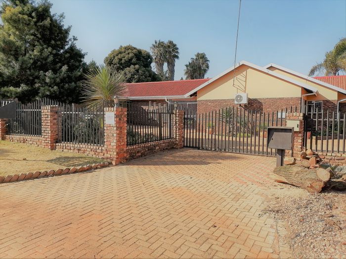 Property #ENT0256070, House for sale in Hartbeesfontein