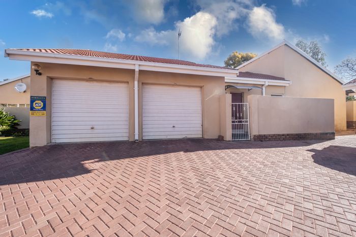 Property #ENT0256143, Townhouse for sale in Waterkloof Glen