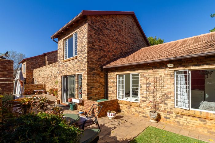 Property #ENT0256144, Townhouse pending sale in Weltevreden Park