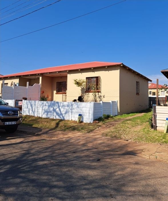 Property #ENT0256194, House for sale in Krugersdorp West