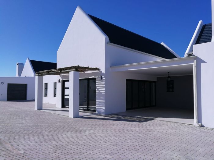 Property #ENT0256393, House for sale in Dwarskersbos