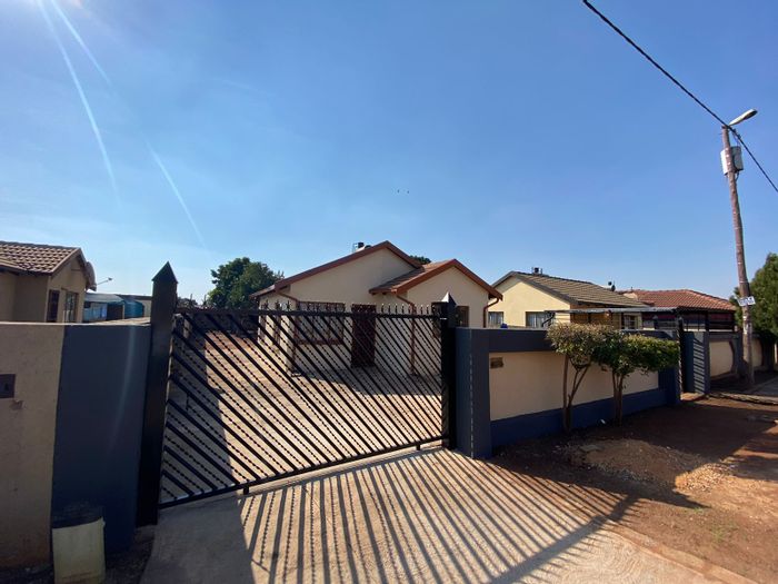 Property #ENT0256453, House for sale in Soshanguve B