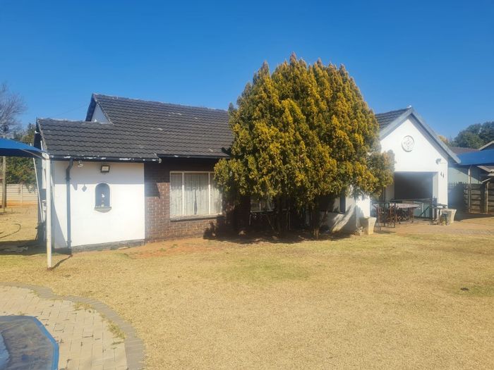 Property #ENT0256484, House for sale in Stilfontein Ext 4