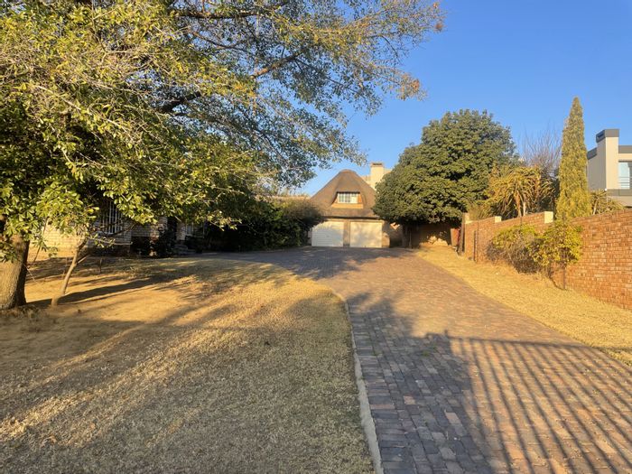 Property #ENT0256667, House for sale in Kyalami
