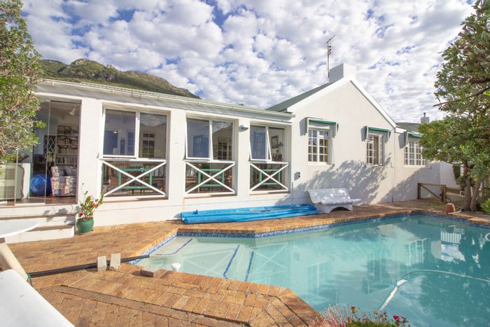 Property #ENT0256638, House pending sale in Hout Bay Central