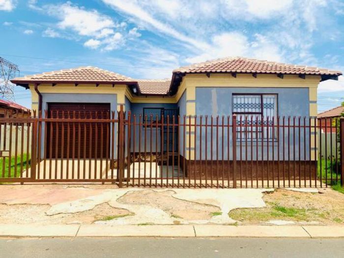 Property #ENT0256846, House for sale in Olievenhoutbosch