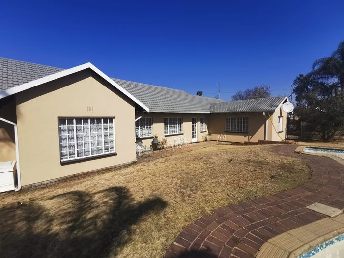 Property #ENT0256964, House for sale in Van Riebeeck Park